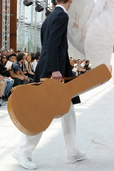 Look 60